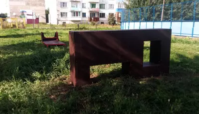 Стенка с двумя проломами